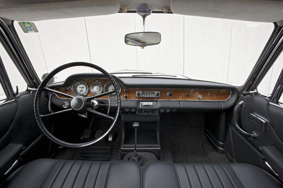  BMW 3200 CS Bertone 1965 года  (фото 2 из 5)